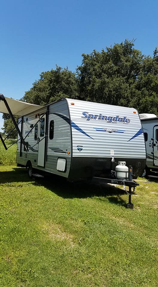 21' Springdale Travel Trailer Rental in San Antonio