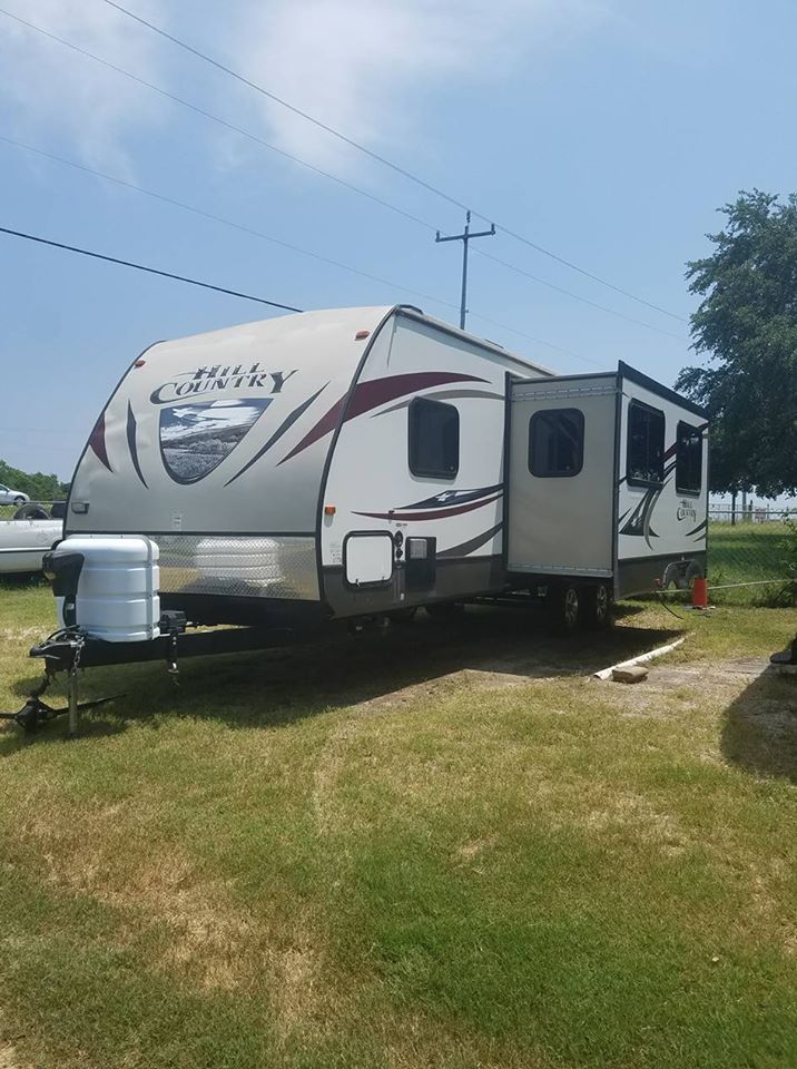 32' Hill Country Travel Trailer Rental in San Antonio